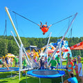 Bungee Trampolin mit einem Kinder, zu sehen sind 4 Trampolinfelder zum springen.