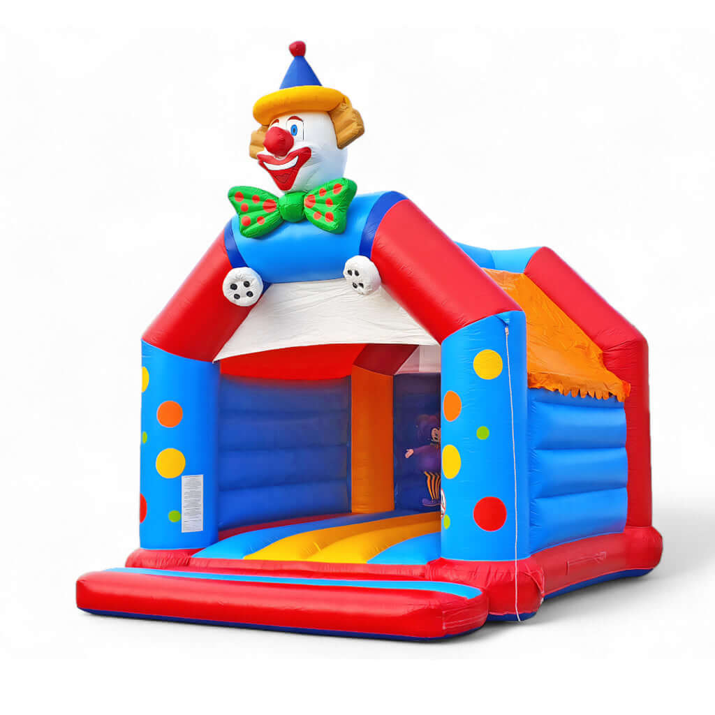 Hüpfburg Clown mit Ballonen und aufblasbaren Knöpfen unter dem Torbogen.