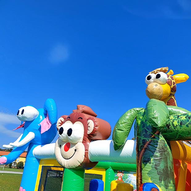 Hüpfburg Dschungel mit Rutsche Multiplay - Hüpfburgen kaufen mit 5 Jahren Garantie | In AT, DE & CH Hüpfburg Dschungel mit Rutsche Multiplay - Hüpfburgen kaufen mit 5 Jahren Garantie | In AT, DE & CH