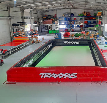 Eine große Hüpfburgen-Produktion mit einem Cutter-Plotter und Nähtisch.Produktion & Service | Einblick in unsere Leistungen ★★★★ Eine große Hüpfburgen-Produktion mit einem Cutter-Plotter und Nähtisch.Produktion & Service | Einblick in unsere Leistungen ★★★★