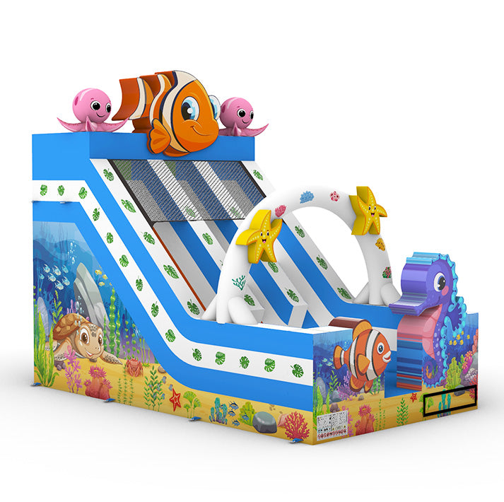 Detailansicht: Blaue Riesenrutsche Atlantik mit Clownfisch, Seepferdchen, Oktopussen und Unterwasser-Grafiken - professionelle Eventrutsche von Happy Fun GmbH