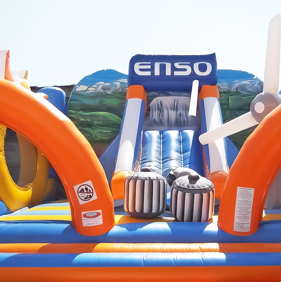 Hüpfburg ENSO Windrad mit Wasserfall und Turbine - Aufblasbare Werbung | Werbeträger | Inflatables online kaufen! Hüpfburg ENSO Windrad mit Wasserfall und Turbine - Aufblasbare Werbung | Werbeträger | Inflatables online kaufen!