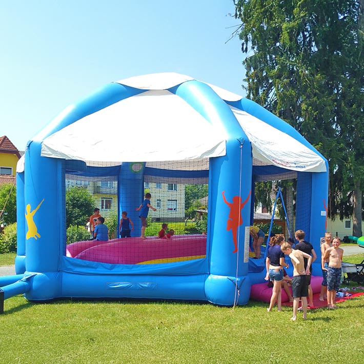 XXL Hüpfburg HIGH-JUMP Arena mieten - Hüpfburgen mieten für jeden Anlass | Über 300 Spielgeräte XXL Hüpfburg HIGH-JUMP Arena mieten - Hüpfburgen mieten für jeden Anlass | Über 300 Spielgeräte