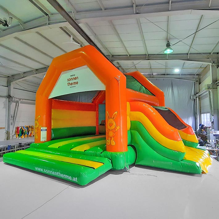Hüpfburg Maskottchen Sonnentherme mit Rutsche - Aufblasbare Werbung | Werbeträger | Inflatables online kaufen! Hüpfburg Maskottchen Sonnentherme mit Rutsche - Aufblasbare Werbung | Werbeträger | Inflatables online kaufen!