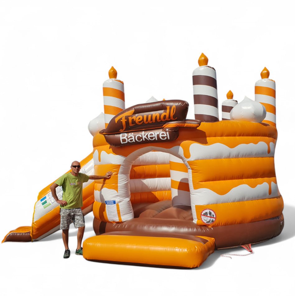 Individuelle Hüpfburg Torte Bäckerei mit Kerzen - Aufblasbare Werbung | Werbeträger | Inflatables online kaufen! Individuelle Hüpfburg Torte Bäckerei mit Kerzen - Aufblasbare Werbung | Werbeträger | Inflatables online kaufen!