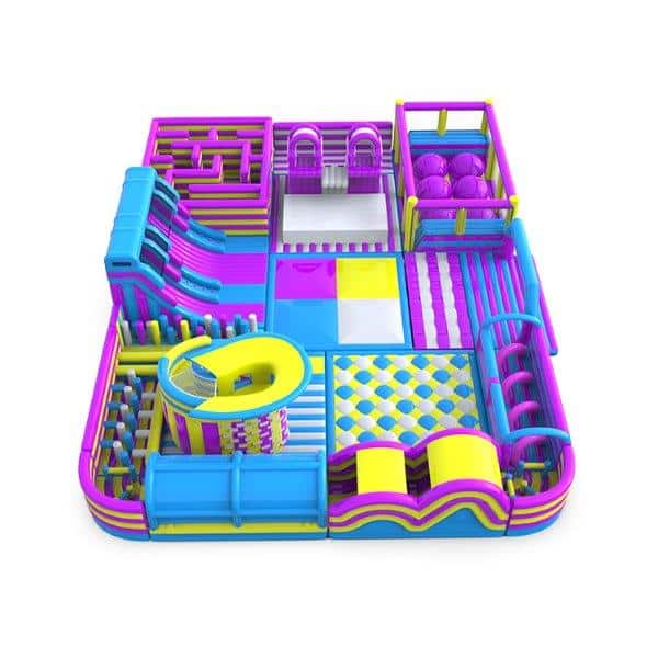Hüpfburg für einen Indoorspielplatz in leuchtenden Farben