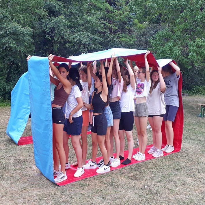 Laufteppich mieten – 2er-Set für spannende Team-Duelle - Hüpfburgen mieten für jeden Anlass | Über 300 Spielgeräte Laufteppich mieten – 2er-Set für spannende Team-Duelle - Hüpfburgen mieten für jeden Anlass | Über 300 Spielgeräte