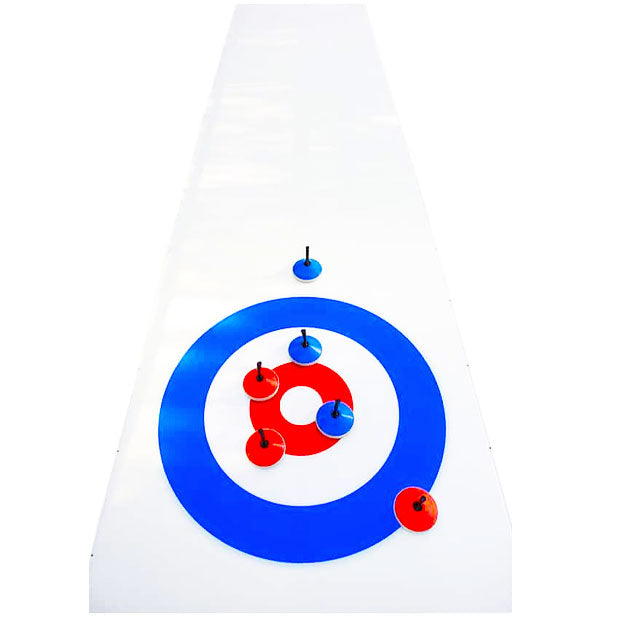 Eisstockschiessbahn mit einem Blauen und einem Roten Ring und sechs Spielstoecke