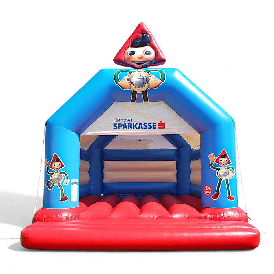 Individuell gefertigte Hüpfburg mit Sparkasse-Logo und 3D-Sparefroh-Figur – ideal für Events & Promotion