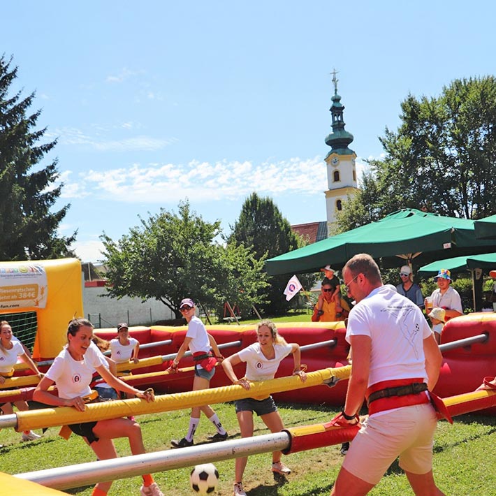 Riesenwuzzler mieten 12 Spieler – Profi-Modell 17 × 9 m in Rot-Gelb - Sport Spiele mieten | Fußball Dart | Water Soccer ✔ Verleih Riesenwuzzler mieten 12 Spieler – Profi-Modell 17 × 9 m in Rot-Gelb - Sport Spiele mieten | Fußball Dart | Water Soccer ✔ Verleih