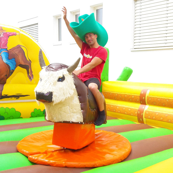Aufblasbarer Rodeo Bulle mit Hoerner zum mieten.