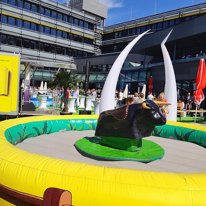 Ein Event mit einem Mechanischen Stier.