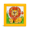 Kindgerechtes Softplay Puzzle mit neun quadratischen Teilen und freundlich gestaltetem Loewenmotiv, eingebettet in einem gepolsterten gelben PVC-Rahmen – ideal fuer Kleinkinder und motorisches Lernen im Spielbereich