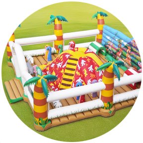 Großes Active-Center mit Dschungelmotiven, ideal zum Kaufen für Kinder-Events im Freien.