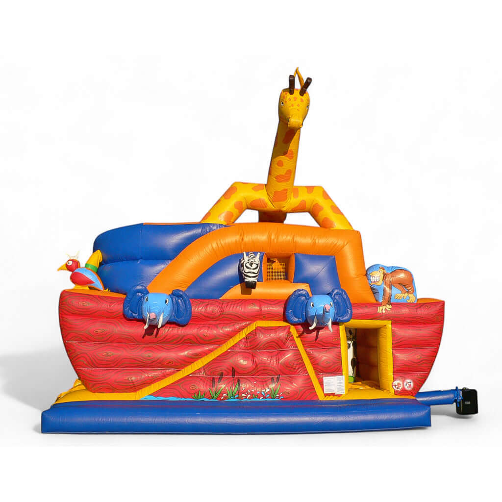 Aufblasbare Active Center Hüpfburg Arche Noah mit Rutsche, Giraffe und vielen Tierfiguren – ideales Abenteuer für große Entdecker.
