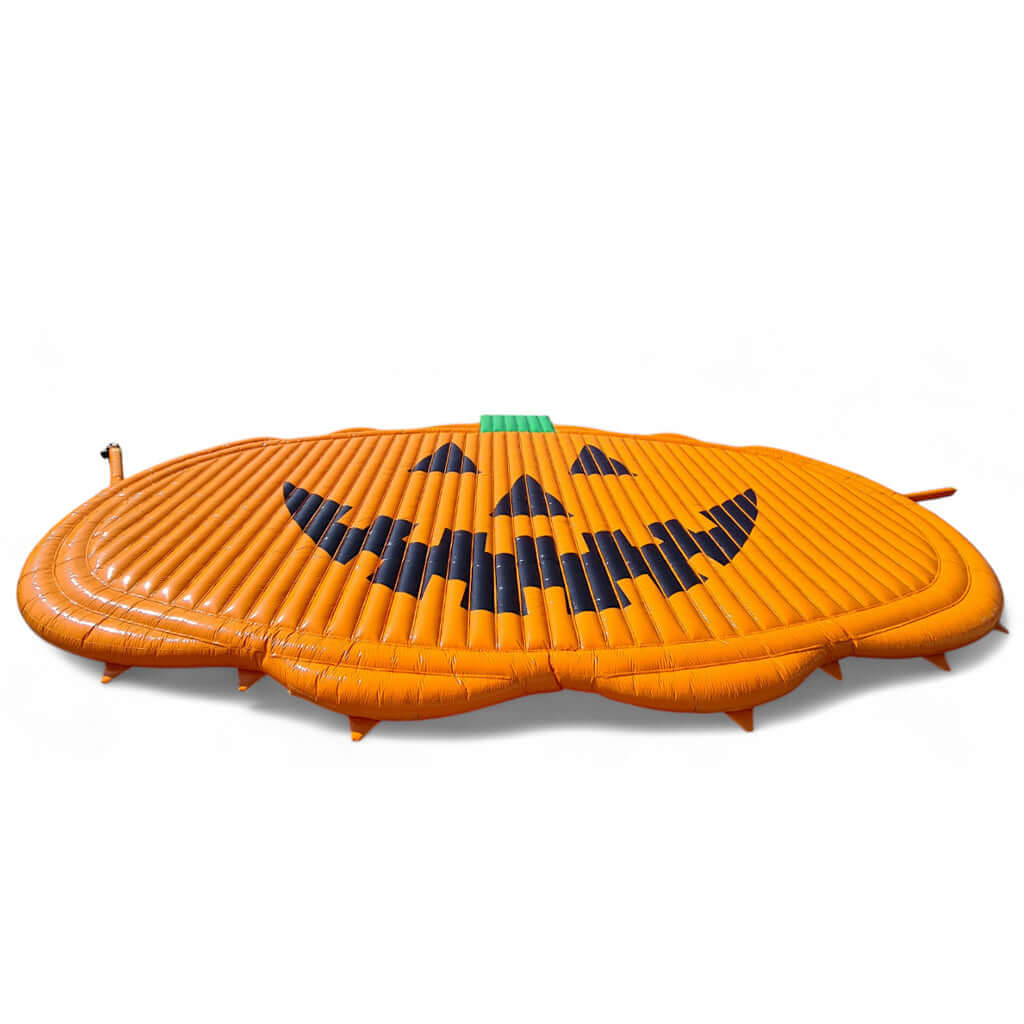 Große aufblasbare Active Center Kürbis Hüpfburg in leuchtendem Orange mit grünem Stiel und gruseligem Kürbisgesicht – perfekt für Halloween-Events.