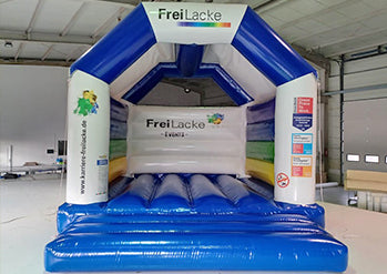 Eine Werbe-Hüpfburg mit Logos in bunter Farbe.Aufblasbare Werbung | Werbeträger | Inflatables online kaufen! Eine Werbe-Hüpfburg mit Logos in bunter Farbe.Aufblasbare Werbung | Werbeträger | Inflatables online kaufen!