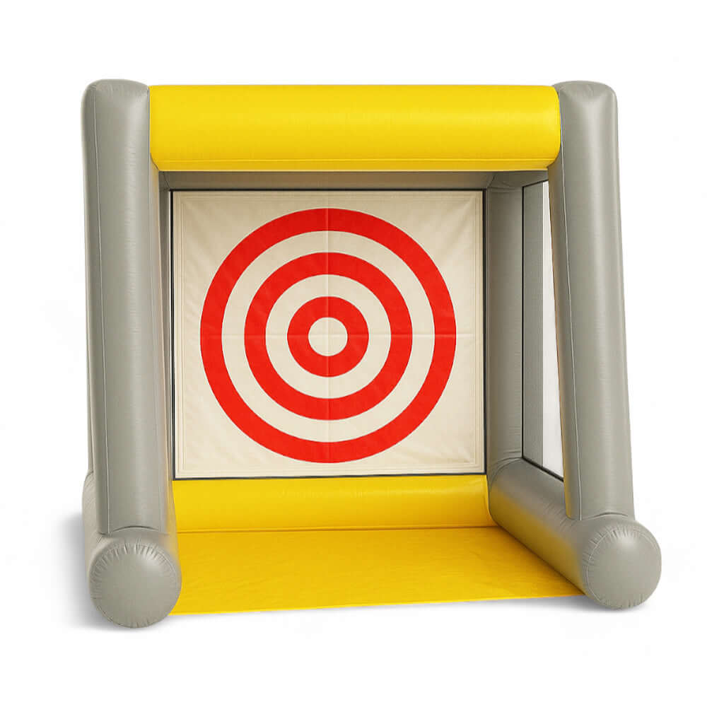 Aufblasbare Axt-Wurfstation in Gelb und Grau mit Zielscheibe und Netz für sicheres Spielen.