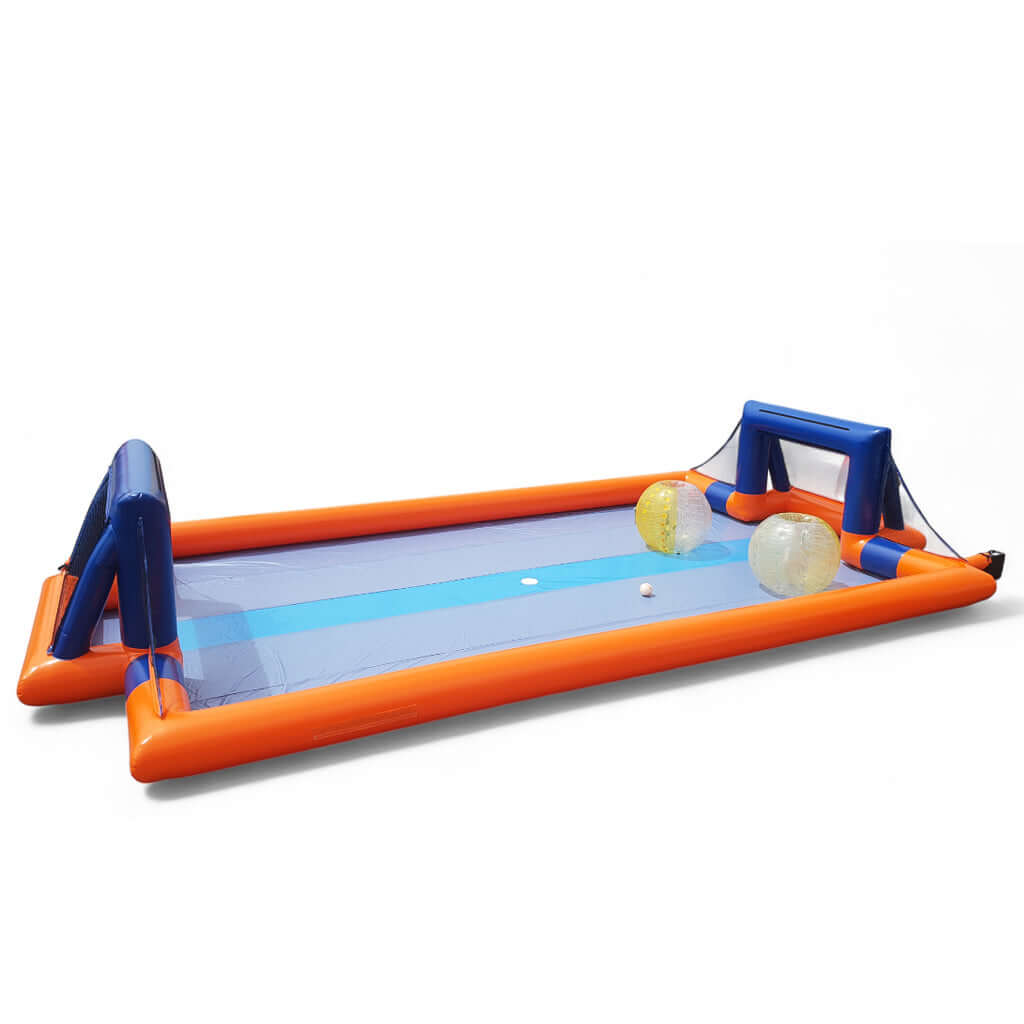 Bubble Fußballfeld in Orange und Blau mit integrierten Toren, ideal für actionreiche Matches und Teamevents.