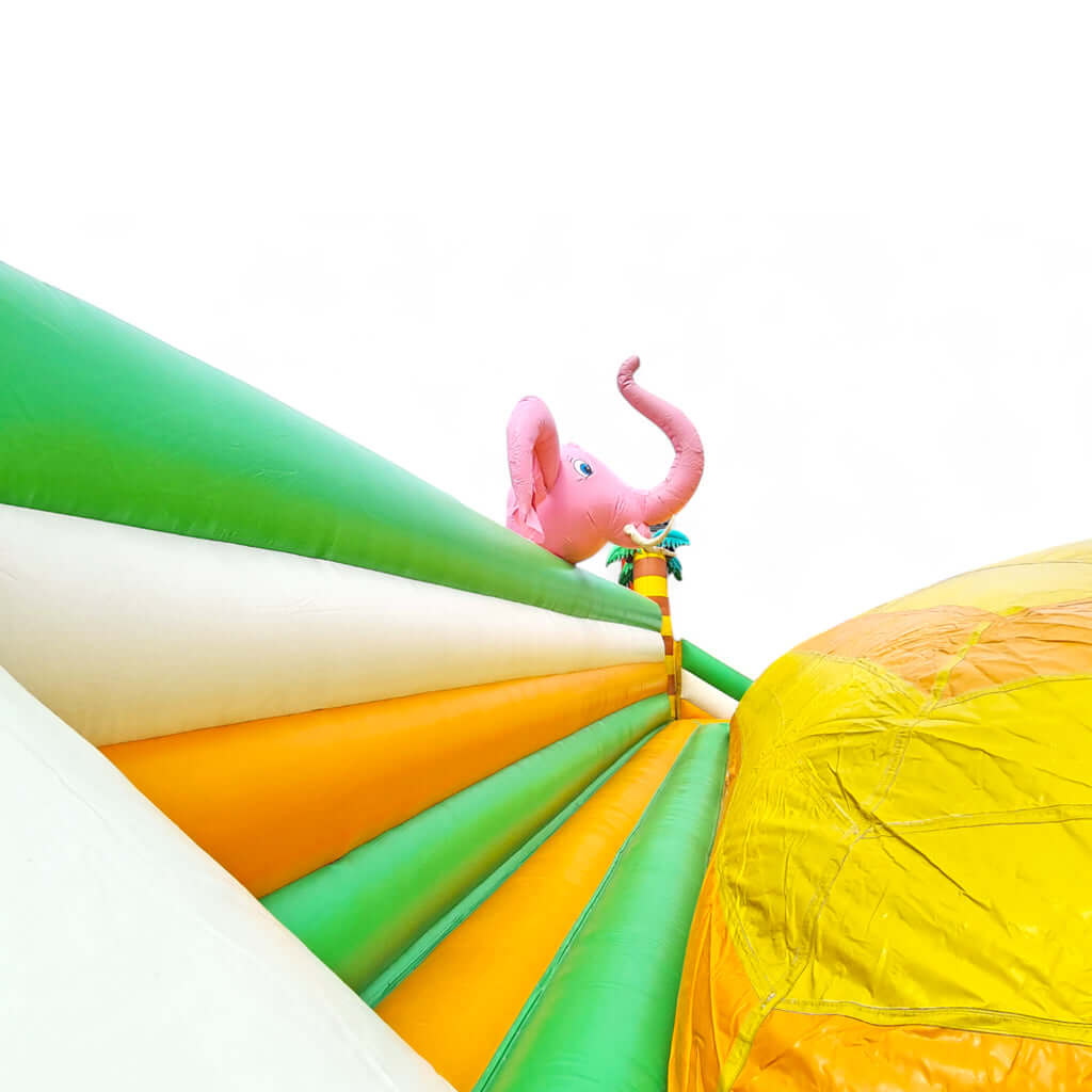 Ein aufblasbarer Elefantenkopf von der gebrauchten Wabbelberg Hüpfburg.
