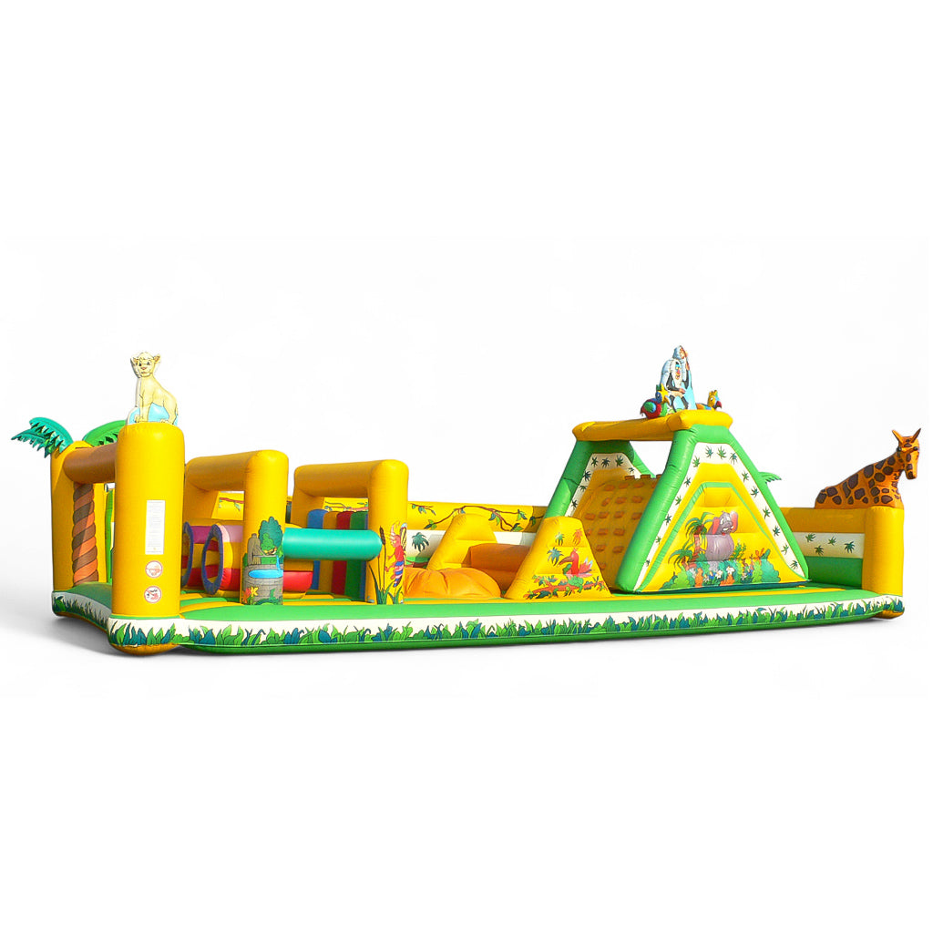 Aufblasbare Hindernisbahn Dschungel mit Rutsche, exotischen Tieren und vielen Hindernissen – gefertigt nach EN 14960 für professionelle Einsätze.