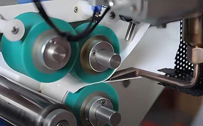 Detailansicht einer Hochfrequenz-Schweißmaschine.