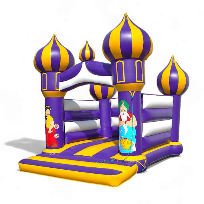 Orientalische Hüpfburg Abdalla in Violett und Gelb mit märchenhaften Figuren und Kuppeln