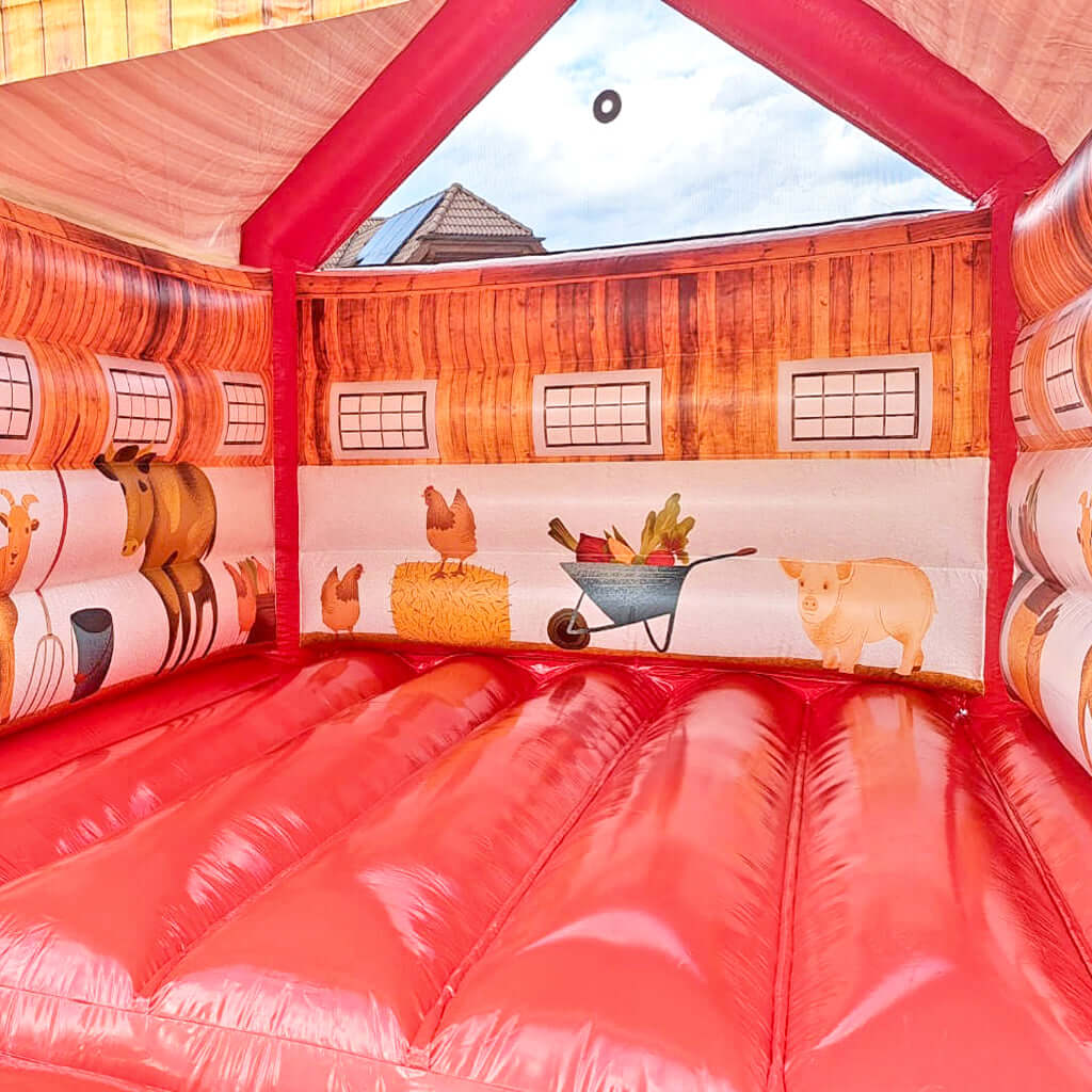 Hüpfburg mit Dach, mit aufgemalten Bauernhof Tieren.