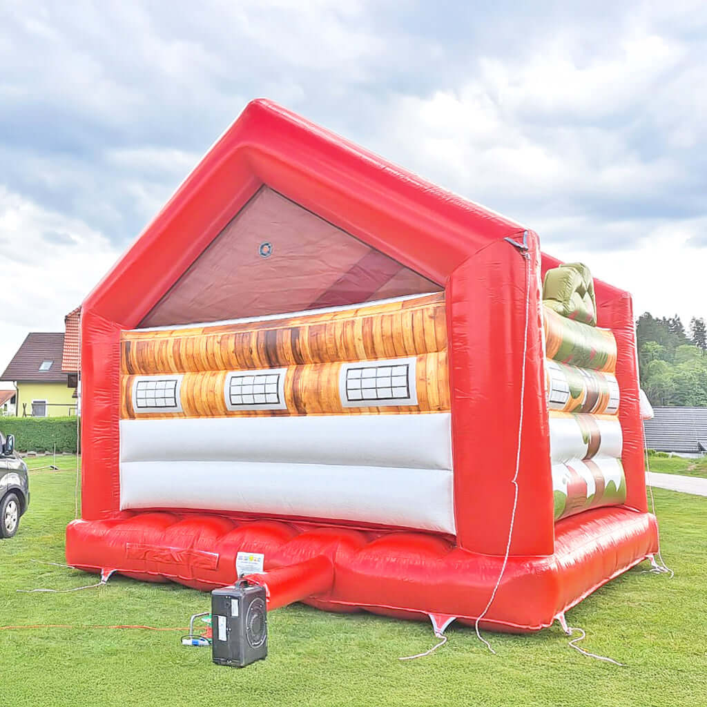 Die Rückseite von der AMA Hüpfburg, mit eine 1,1 KW Gebläse.