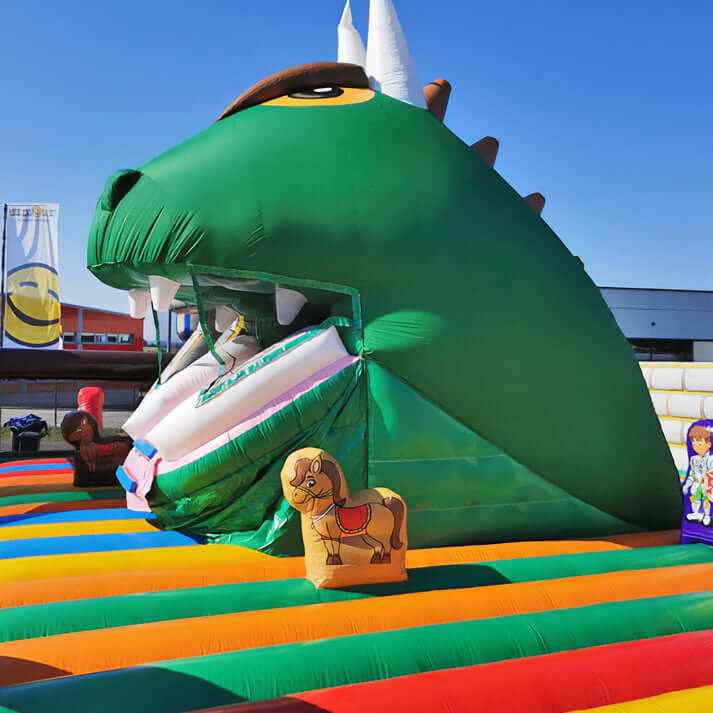 Drachenkörper Hüpfburg Drachenwelt Snappy mit Maulrutsche, Ritterburg-Design und buntem Spielbereich – riesiger Drachen-Spaß für Kinder
