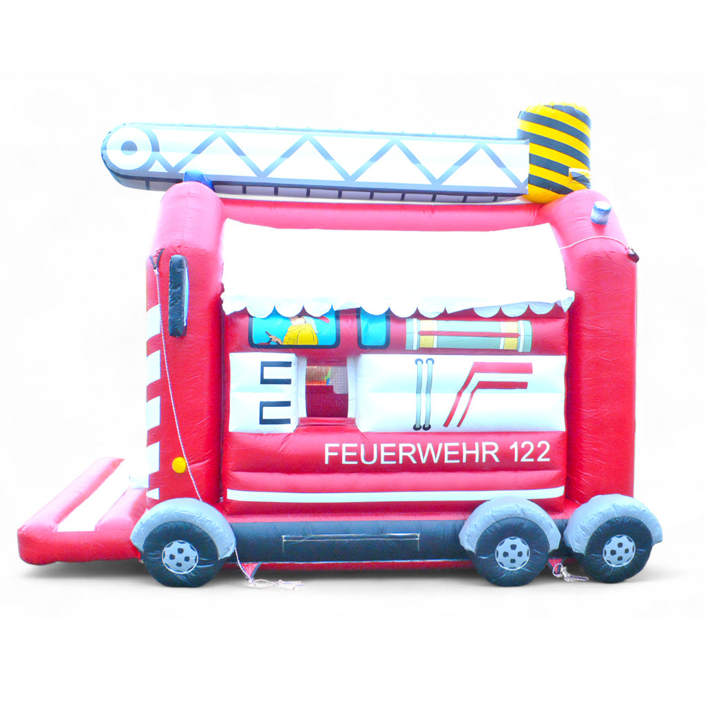 Eine Hüpfburg Feuerwehr mit Dach und einem Kran darauf, zusätzlich sind auf der Seite benetzte Fenster zum raus sehen.