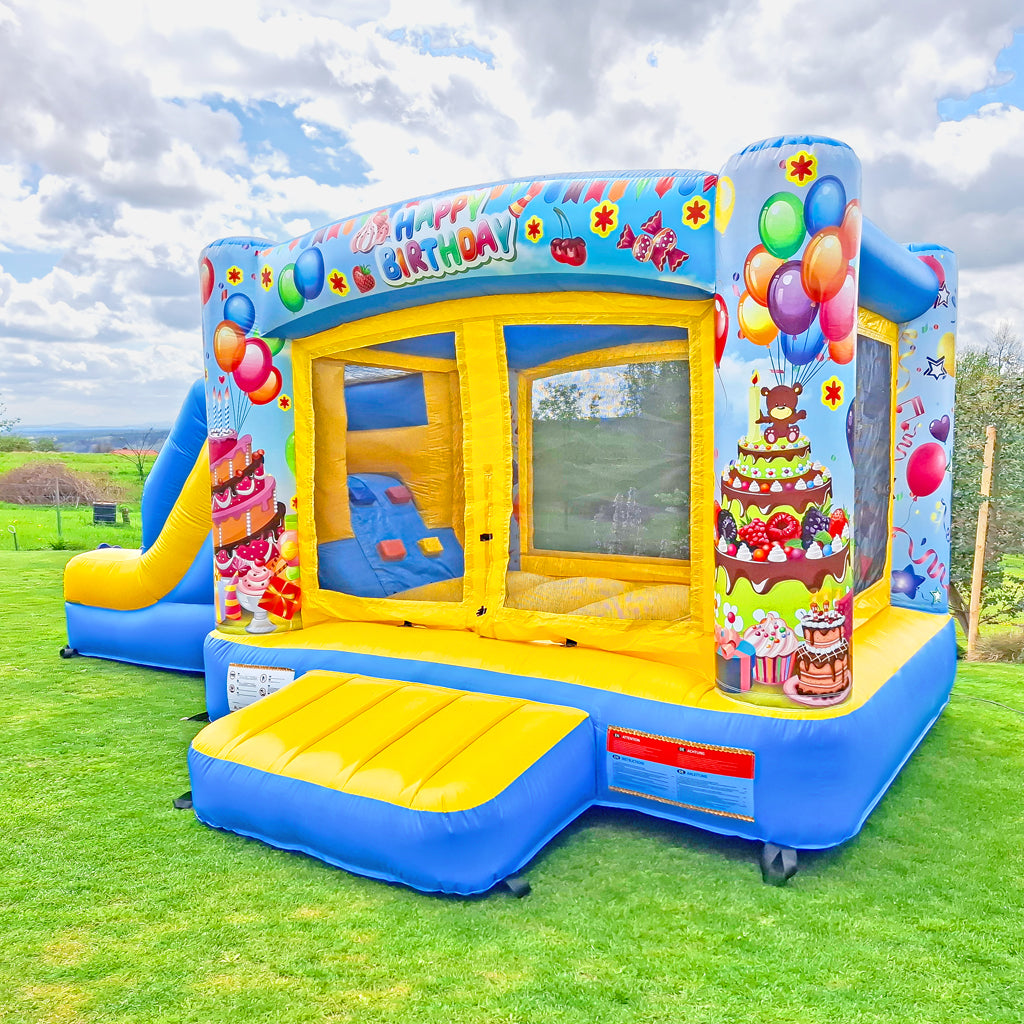 Hüpfburg Geburtstag zum mieten, mit Torten und Ballon Motiven.
