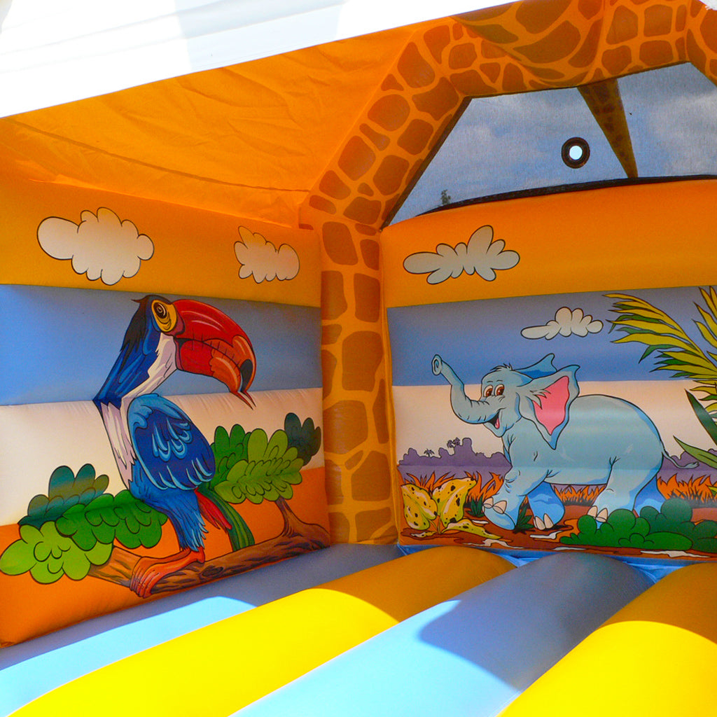 Bemalungen von den Wänden einer Hüpfburg, ein Tukan in kräftigen Farben sowie ein Elefant der über die Savanne spaziert.