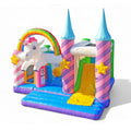 Aufblasbare Huepfburg mit einem aufblasbarem Einhorn einer Rutsche, einem Regenbogen und Tuermen auf weissen Hintergrund.
