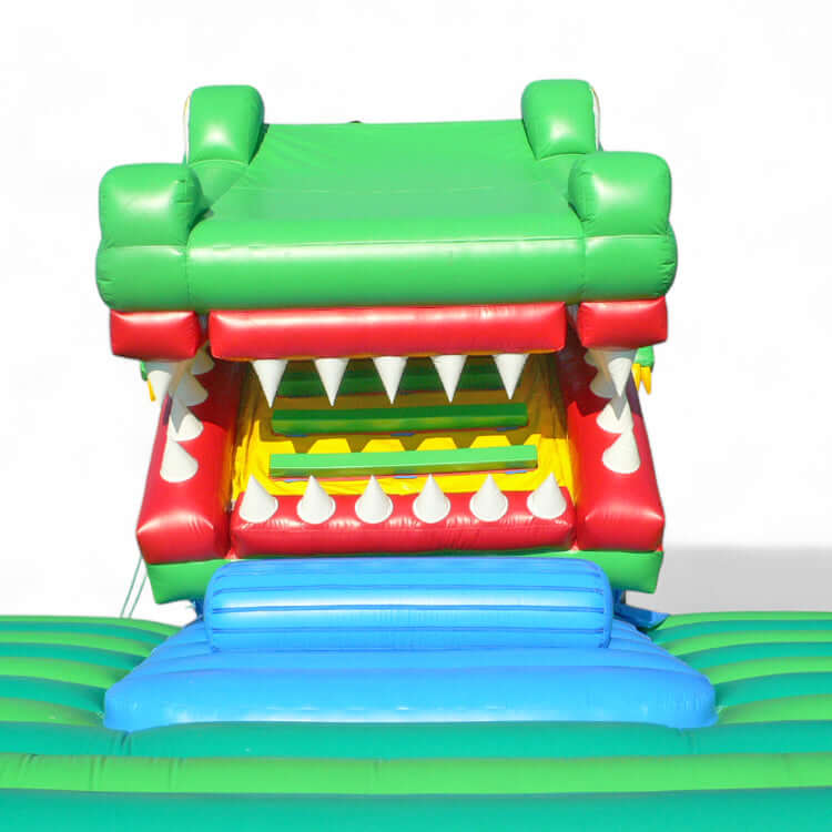 Eingang Hüpfburg Snappy Maulrutsche Krokodil mit grünem Krokodilkopf, großer Schnauze, Rutsche und Wasseroptik – perfektes Eventmodul für Kinder