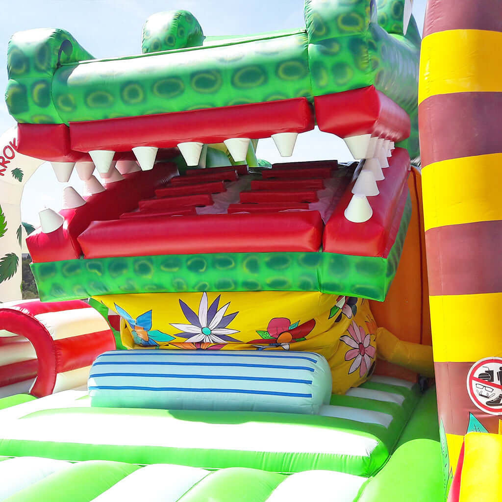 Rutschaufgang Hüpfburg Snappy Maulrutsche Krokodil Super mit Dschungel-Design, beweglichem Krokodilmaul, Rutsche, Hüpffläche und bunten Spielfiguren