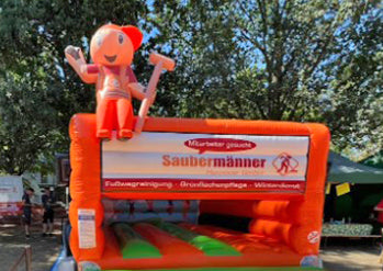 Orange Hüpfburg mit Werbeaufdruck und Logos.Individuelle Hüpfburg Sonderanfertigung - jetzt anfertigen lassen Orange Hüpfburg mit Werbeaufdruck und Logos.Individuelle Hüpfburg Sonderanfertigung - jetzt anfertigen lassen