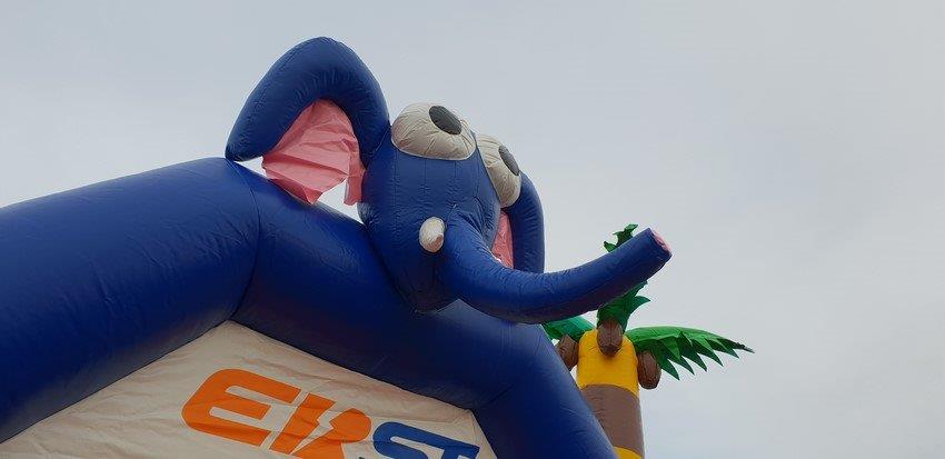 Hüpfburg mit Elefantenkopf