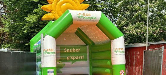 Hüpfburg mit Logos und einer aufblasbaren Sonne.Individuelle Hüpfburg Sonderanfertigung - jetzt anfertigen lassen Hüpfburg mit Logos und einer aufblasbaren Sonne.Individuelle Hüpfburg Sonderanfertigung - jetzt anfertigen lassen