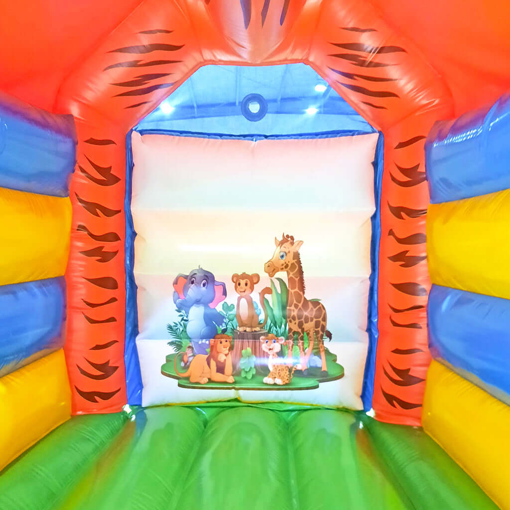 Schöner Druck von Dschungeltieren wie, Elefant, Affe, Löwe, Gepard und einer Giraffe.