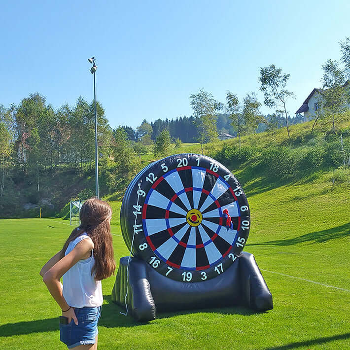 Riesendart – Aufblasbare Dartwand mit Wurfpfeilen - Sport Spiele wie aufblasbares Fußball Dart kaufen | Torschusswand Riesendart – Aufblasbare Dartwand mit Wurfpfeilen - Sport Spiele wie aufblasbares Fußball Dart kaufen | Torschusswand