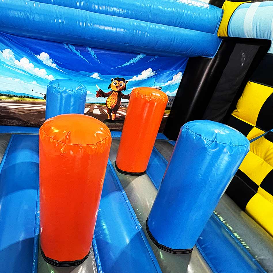Hüpfburg Follow Me – Flughafenleitwagen - Aufblasbare Werbung direkt vom Hersteller | Happy-Fun