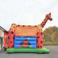 Aufblasbare Farbenfrohe Giraffen Huepfburg mit einem grossen 3D Giraffenkopf und einem Loewenbild an der Aussenwand