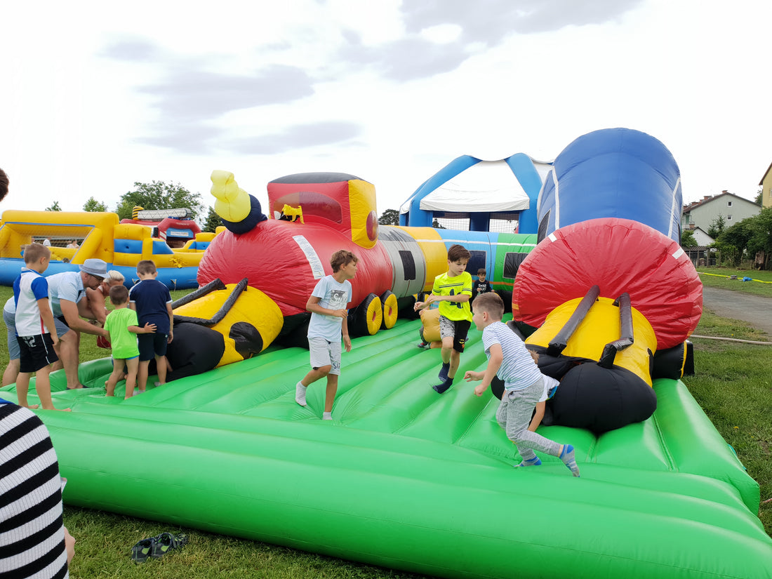 Gebrauchte Hüpfburg Tunnelspielgerät Zug mit Boden 6 x 12 m - Buy used bouncy castle | Save up to -80%
