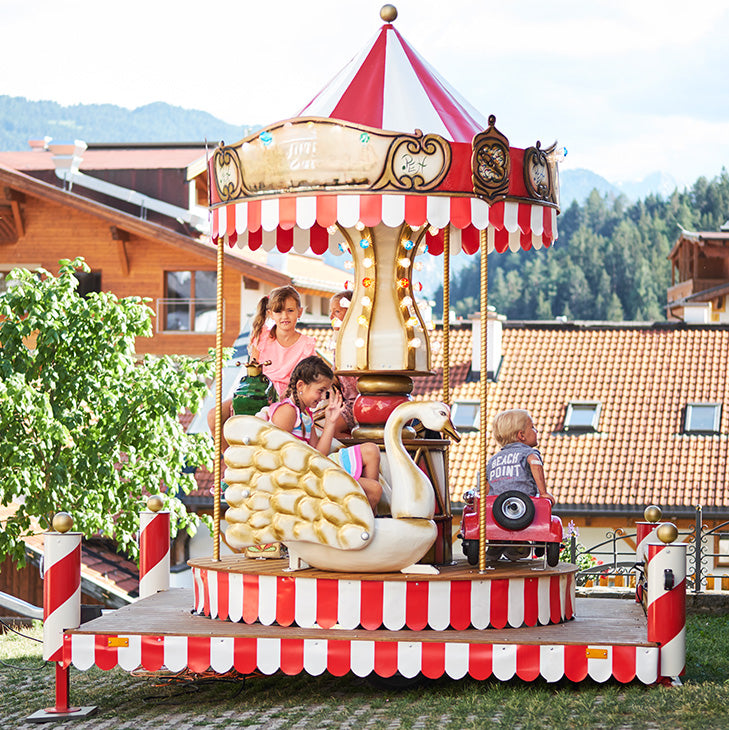 Rent a Nostalgia Carousel for 6 people - Rent a bouncy castle | Bouncy castles ✓ 300+ other play equipment for rent