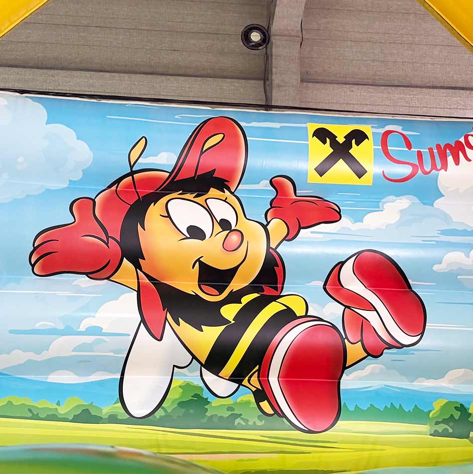 Hüpfburg Sumsi Raiffeisen - Aufblasbare Werbung direkt vom Hersteller | Happy-Fun