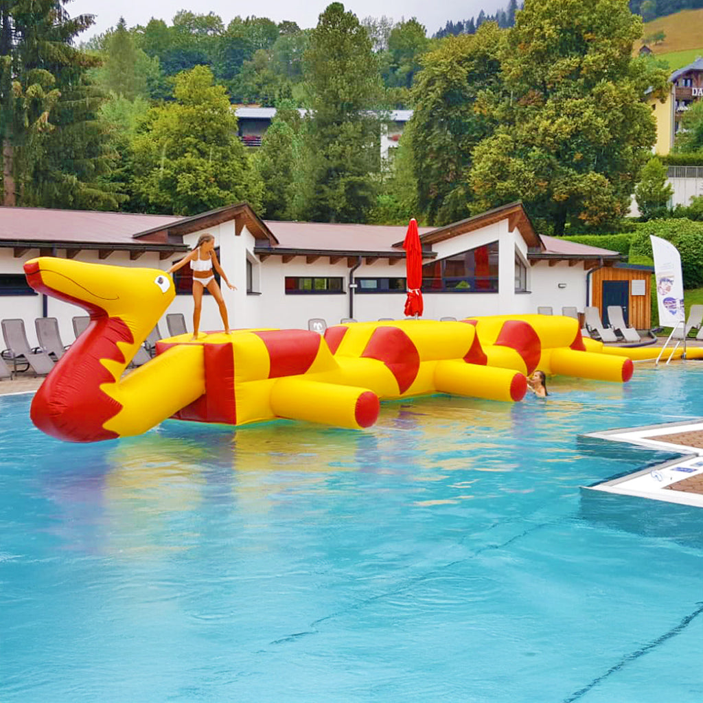 Wasserhüpfburg Nessy – spielerischer Wasserdrache für coole Action - Wasserhüpfburg kaufen | Wasserrutsche ✔ auf Lager